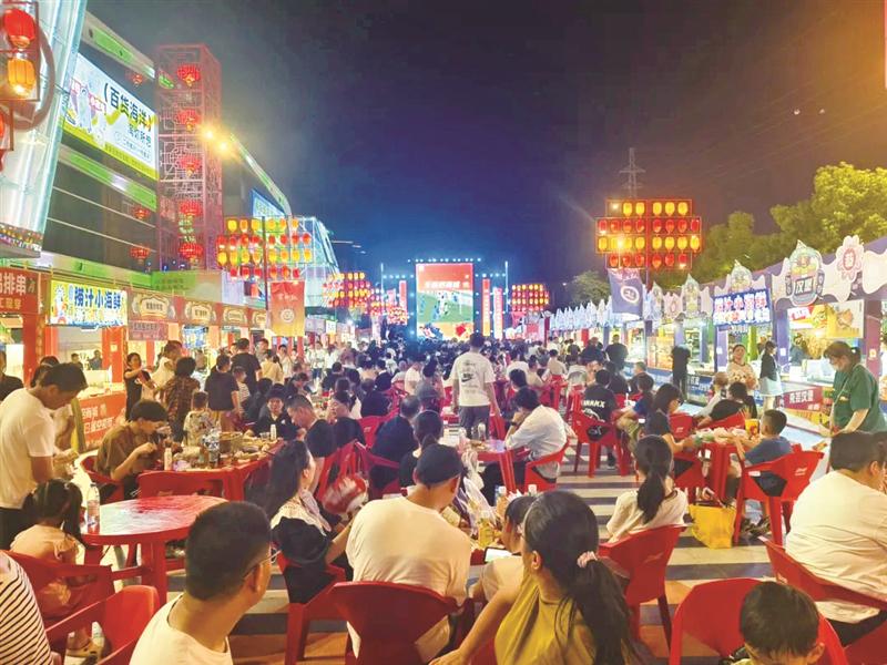 费市集区, 的完整体验, 一边是绿茵