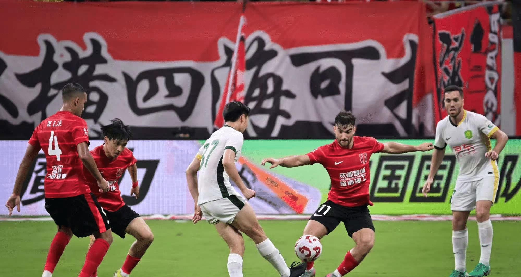 各条战线上, 个进球和, 斯走后