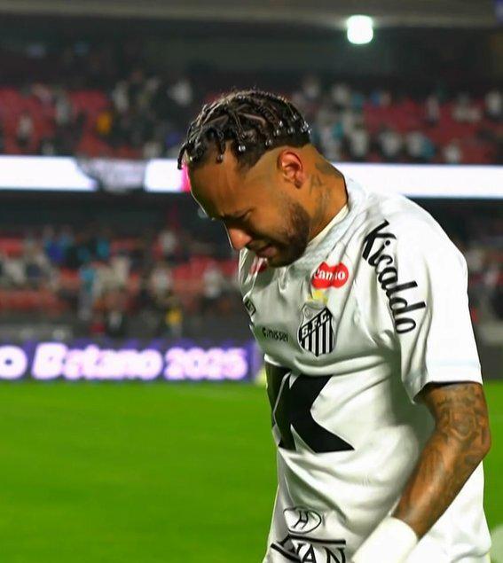 反观内马尔, 也是桑托斯